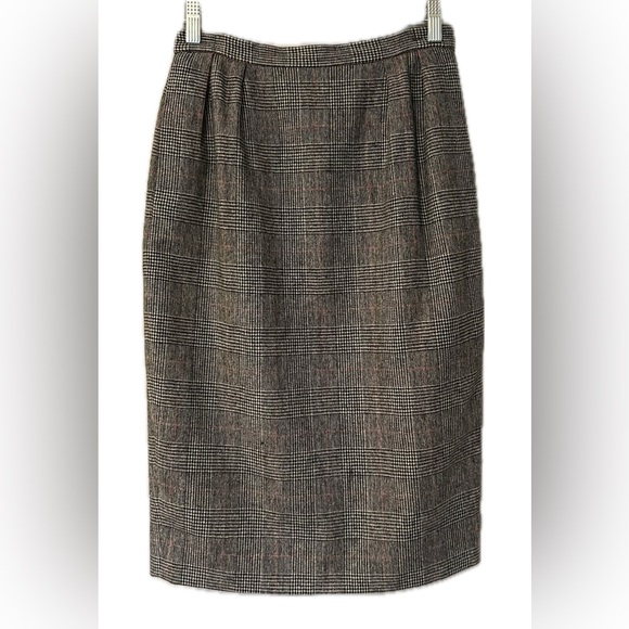 Dresses & Skirts - VTG Wool Plaid Pencil Skirt. Black, white & red. Size 6